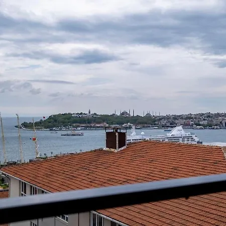 Modern Two-bedroom Flat With Stunning Bosphorus View איסטמבול